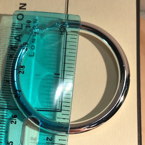 🌟 Sterling Silver Hoop Earrings - Picture 4 of 4